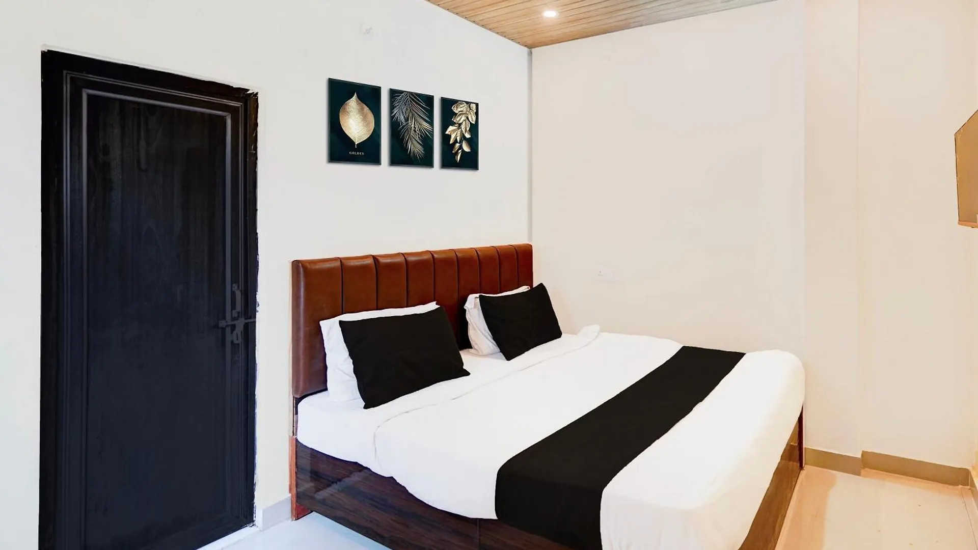 Super Hotel O Back Packers Stay Варанаси