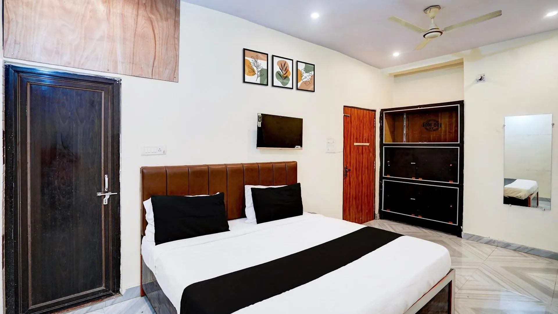 Super Hotel O Back Packers Stay Варанаси